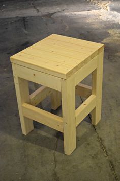 Diy Shop Stool, Shop Stool, Wood Projects For Beginners, Diy Shop, Wooden Stool, Bench Plans, Diy Holz, Beginner Woodworking Projects, Woodworking Bench