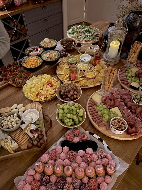 Tapas Birthday Party, Birthday Spread, Fiesta Night, Highschool Graduation, Food Spread, Dinner Tray, Holiday Party Themes, Snack Platter, Birthday Dinner Party