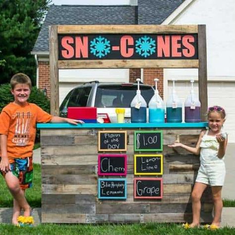 This reclaimed pallet wood "sno-cones" stand is the talk of our neighborhood. My kids now have a summer job thanks to this little DIY project that I took on. It is a really simple build and people are drawn to come check it out.   #Garden, #Kids, #RecyclingWoodPallets, #Stand #FunPalletCraftsforKids Snow Cone Stand, Pallet Kids, Dismantling Pallets, Sno Cones, 1001 Pallets, Snow Cone, Summer Jobs, Concession Stand, Reclaimed Pallet Wood