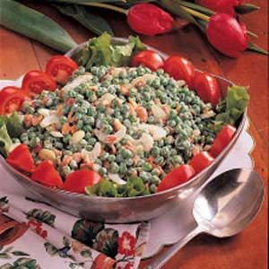 Crunchy Pea Salad, Bacon Pea Salad, Cashew Salad, Layer Salad, Pea Salad Recipes, Pea Salad, 7 Layer, Cooked Veggies, Trim Healthy