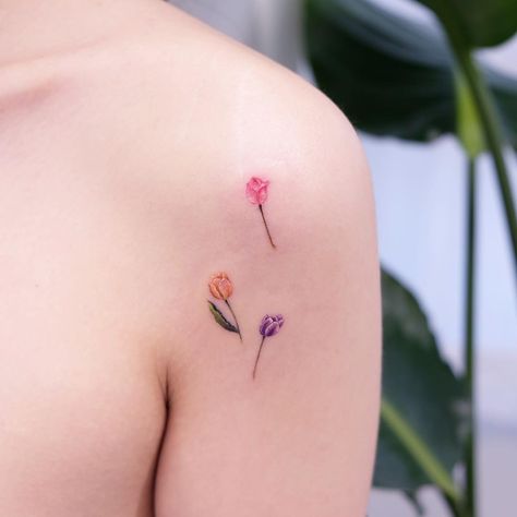 Tulip Tattoo, Watercolor Tulips, Tiny Tattoos, Cute Tattoos, Tattoos And Piercings, Maple Leaf Tattoo, I Tattoo, Watercolor Tattoo, Tatting