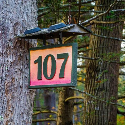 house numbers hung from a tree House Number Display Ideas, House Number Sign Ideas, House Number Ideas Outdoor, Unique House Numbers, House Numbers Diy, Best Exterior Paint, Number Ideas, Diy Display, Cottage Signs