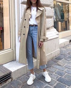 how to style rainy day outfits Rainy Spring Outfit, Spring Dresses Classy, Trendy Outfits 2020, Trench Coat Outfit, Summer Dresses For Wedding Guest, Plaid Outfits, Summer Work Outfits, Cute Winter Outfits, Winter Outfits For Work