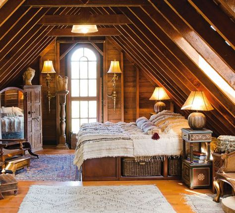 Eye For Design: Quaint and Cozy Attic Bedrooms Bedroom Inspo Cozy, Cozy Attic Bedroom, Converted Church, Cozy Attic, Attic Renovation Ideas, Small Attic, Attic Apartment, Attic Bedrooms, Attic Renovation