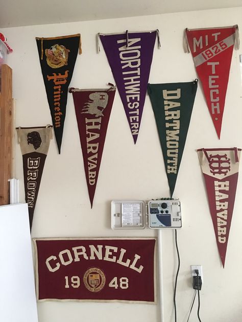 Ivy League Pennants, Ivy League Dorm Room, Ivy League Decor, Pennant Wall Decor, College Flags Decoration, Vintage University Aesthetic, Vintage College Aesthetic, Varsity Aesthetic, Flag Room Decor