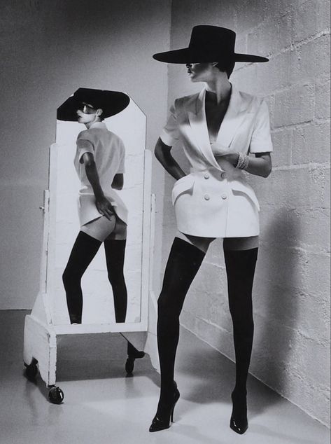 Helmut Newton Women, Guy Bourdin Photography, French Vogue, Basic Fashion, Helmut Newton, High Fashion Photography, Glam Photoshoot, French Photographers, Famous Photographers