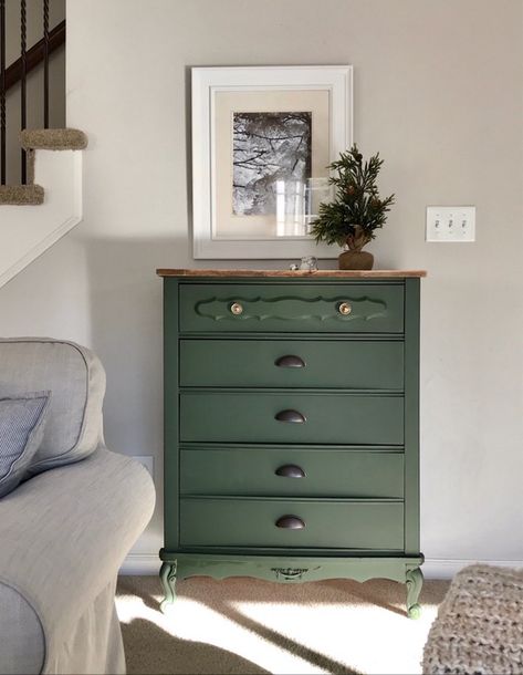 Green Painted Nightstand Ideas, Krud Kutter, Big Bedroom, Dresser Diy, Provincial Dresser, Laminate Furniture, French Provincial Dresser, Diy Dresser Makeover, White Marble Table