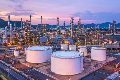 Oil Engineering, Oil Factory, Industrial Piping, Petrochemical Industry, Industry Images, Exxon Mobil, Non Renewable Energy, Oilfield Life, Essential Oils Business