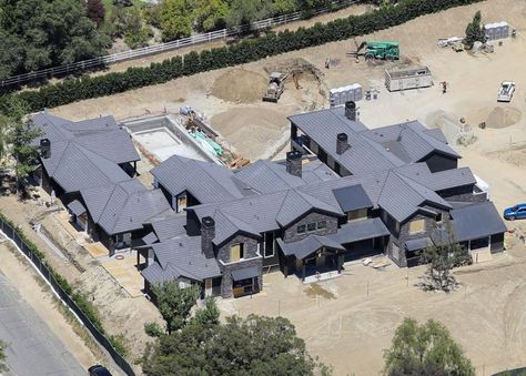 Khloe Kardashian New House, House Bloxburg Layout, Kourtney Kardashian House, Kris Jenner House, Millionaire Mansion, Kardashian House, Khloe Kardashian House, Bloxburg Layout, Calabasas Homes