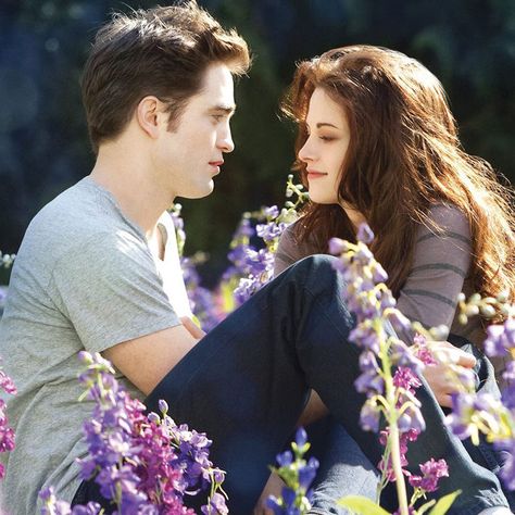 Twilight Bella And Edward, Twilight Saga Quotes, Kristen Stewart Twilight, Twilight Saga Books, Twilight Wedding, Vampire Twilight, Twilight Quotes, Robert Pattinson Twilight, Twilight Saga Series