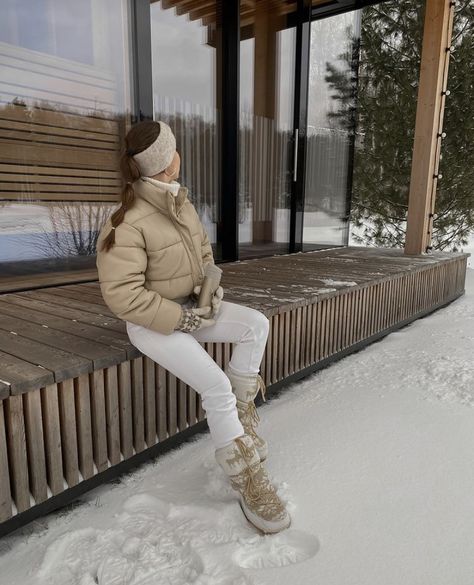 Snowing Clothes, Cold Climate Outfits, Snow Looks For Women, Mountain Outfit Winter, Winter Outfits Cold Freezing, Snow Fits, Winter Vacation Outfits, Ski Trip Outfit, Winter Outfits Snow