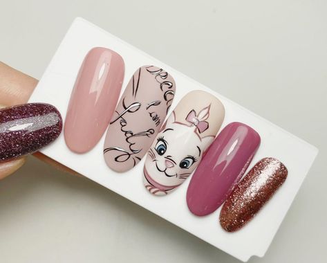 Marie Nails Disney, Marie Aristocats Nails, Cinzia Nails, Aristocats Nails, Coral Nail Art, Marie Nails, Cartoon Nails, Aqua Nails, Boho Nails