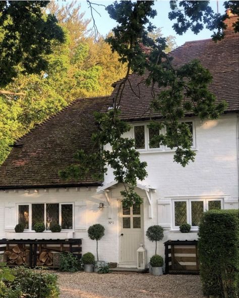 White Brick House Exterior, English Cottage Exterior, White Exterior Houses, Cottage Exterior, Brick Exterior House, Farm Cottage, Hello Lovely, White Cottage, Topiaries