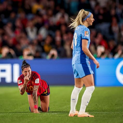 B/R Football on X: "This photo from the Women's World Cup final 😳 https://t.co/OVAQpOeuXn" / X Womens World Cup, Football Is Life, Soccer Funny, World Cup Final, Football Memes, Women's World Cup, Womens Football, Cup Final, Football Team