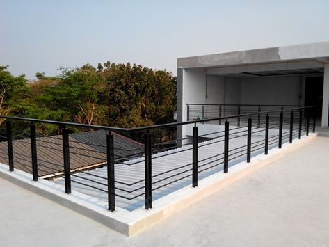 Outdoor Stair Railing, Deck Railing Design, Modern Gate, House Wall Design, Balcony Grill, Balcony Railing Design, House Redesign, Railings Outdoor, Rooftop Terrace Design