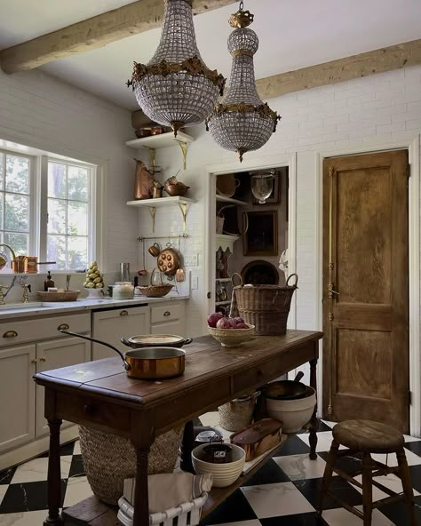 Unfitted Kitchen, Bistro Kitchen, Old Fashioned Kitchen, Cottage Kitchens, French Kitchen, Little Kitchen, Cozy Kitchen, Green Kitchen, Kitchen Inspo