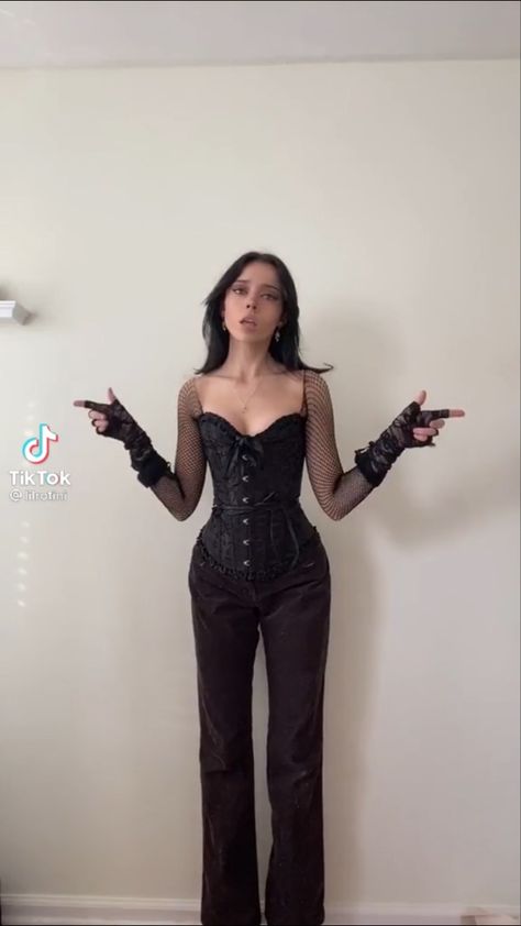 Outfit With Gloves, Black And Brown Outfit, Black Corset Outfit, Gloves Outfit, Outfits With Gloves, Corset Fashion Outfits, Corset Outfits, Corset Black, Corset Outfit