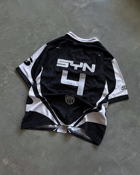 ✦ The upcoming jersey from the brand Synical via @synicalglobal Jersey Aesthetic Design, Vintage Jersey Design, Streetwear Jersey, Jersey Streetwear, Jersey Designs, Football Jersey Outfit, Jersey Fashion, Racing Jackets, Sports Jersey Design