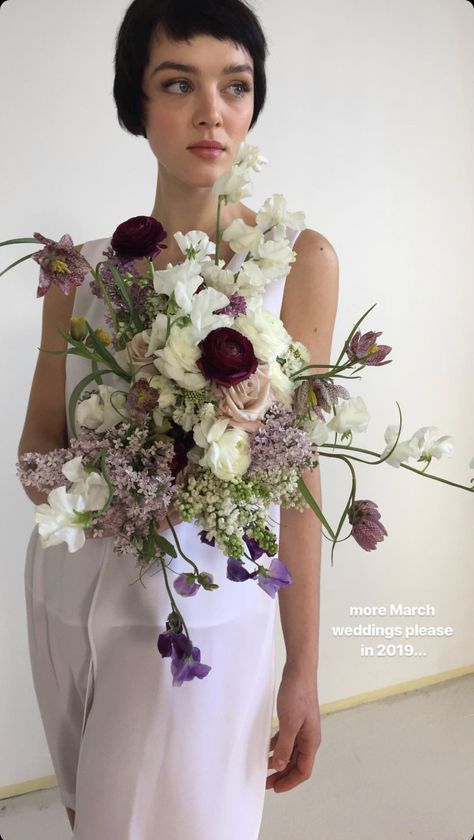 Chic Bouquet, Minimal Wedding Bouquet Simple, Wedding Bouquet Modern, Non Traditional Bouquets Bridal, Cool Wedding Bouquet, Purple And White Flower Bouquet, Dramatic Wedding Bouquet, Modern Bridesmaid Bouquet, Organic Wedding Bouquet