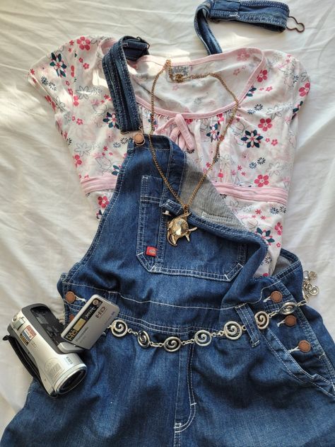 Spring, video camera, summer, overall, flower top, outfit inspo, inspiration, h2o, cleo sertori inspired outfit, h2o just add water, 2000s Cleo From H2o Outfits, H2o Aesthetic Clothes, H2o Just Add Water Aesthetic Outfits, Just Add Water, H20 Just Add Water Aesthetic Outfits, H20 Aesthetic Outfits, Cleo H20 Outfits, Jane Hopper Aesthetic, H2o Aesthetic Outfits