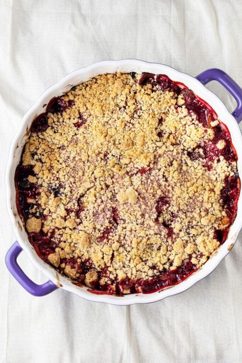 Jamie Oliver Gooseberry Crumble Food Dolls Recipes, Cherry Crisp Recipe, Raspberry Crisp, Fruit Crisp Recipe, Crisp Desserts, Plum Crumble, Cherry Crisp, Cherry Crumble, Berry Crisp