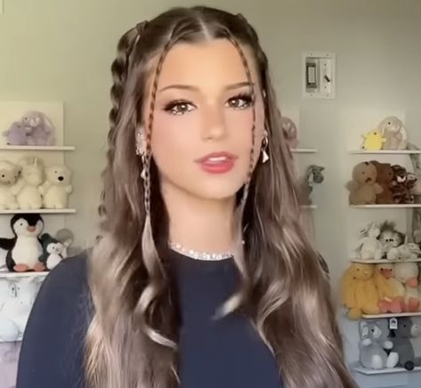 Hairstyles Brooke Monk, Brooke Monk Hairstyles, Brooke Monk Hair Tutorial, Brooke Monk Ear Piercings, Brooke Monk Hair, Preppy Hair, Braid Your Own Hair, Hair Styles Long Hair, Preppy Hairstyles