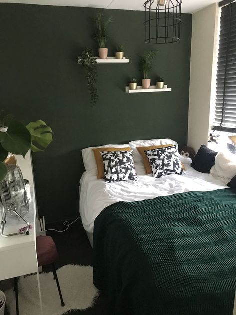 Dark Green Wall Room Ideas, Bedroom Ideas Dark Green Walls, One Dark Green Wall Bedroom, Dark Hunter Green Bedroom, Dark Colour Interior, Green Small Room Ideas, Dark Sage Bedroom Ideas, Small Green Room Ideas Bedroom, Green Colour Room Ideas