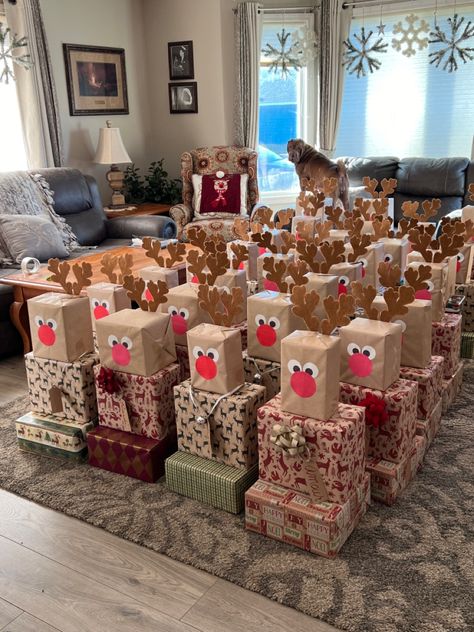 First attempt at gift towers Christmas Gift Stack, Christmas Gift Tower Ideas, Gift Towers Christmas, Reindeer Presents Tower, Reindeer Gift Tower, Gift Tower Ideas, Christmas Gift Tower, Christmas Activites, Christmas Boxes Decoration