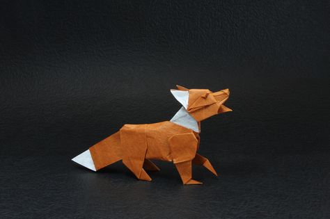 https://flic.kr/p/pX9rd1 | Red Fox | Designed 2006. Folded from a 30cm uncut square. Animal Origami, Origami Yoda, Origami Gifts, Origami Videos, Origami Dragon, Origami For Beginners, Origami Fish, Origami Love, Instruções Origami