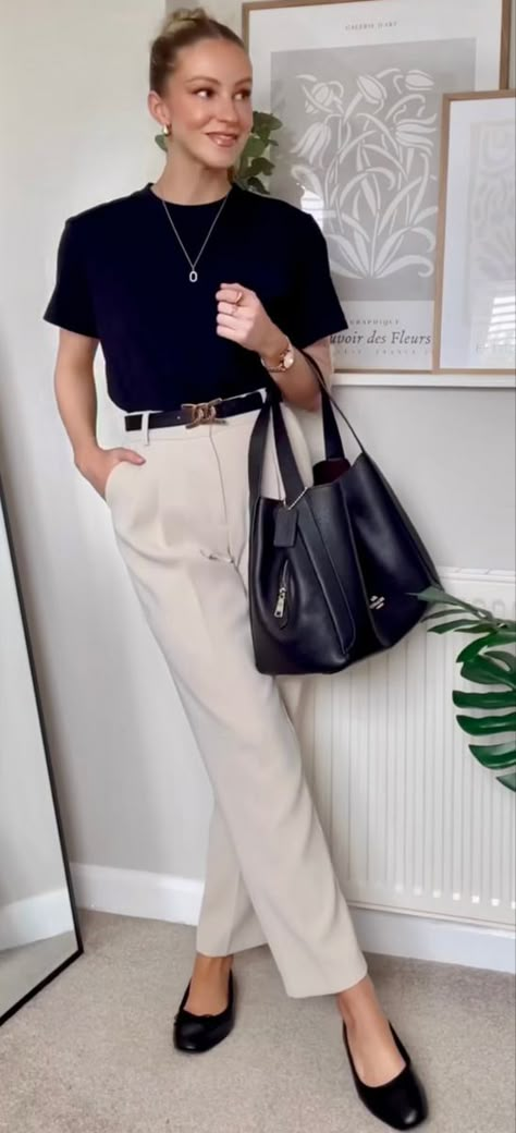 Nude Work Pants, Executive Office Outfits Women, Cream Slacks Outfit Women, Light Pants Outfit, Summer Work Outfits Office, Edgy Work Outfits, Summer Business Casual Outfits, Outfits Juvenil, Petite Style Outfits