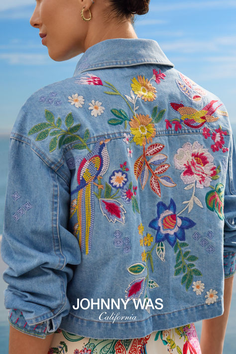 Discover light summer layers delicately stitched with eclectic embroideries. Boho Womens Clothing, Cropped Denim Jacket, Boho Chic Outfits, Embroidered Denim, Embroidered Clothes, Johnny Was, Cropped Denim, Boho Tops, Upcycle Clothes