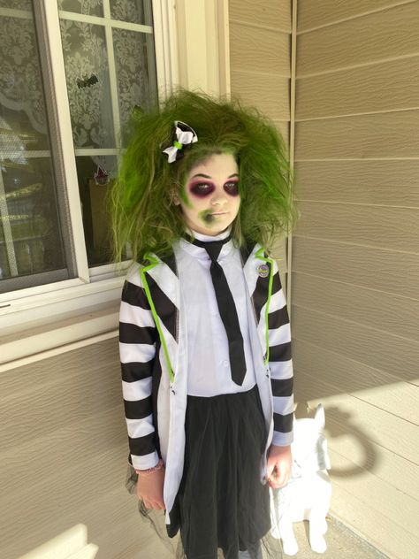 Beetlejuice makeup for kids. Girl. Girl costume halloween idea costume. Beetlejuice Makeup Kids Easy, Kids Beetlejuice Costume Diy, Beetlejuice Makeup Kids, Kids Beetlejuice Makeup, Girls Beetlejuice Costume, Beetle Juice Girl Costume, Girl Beetlejuice Makeup, Beatle Juice Costume Women, Girl Beetlejuice Costume