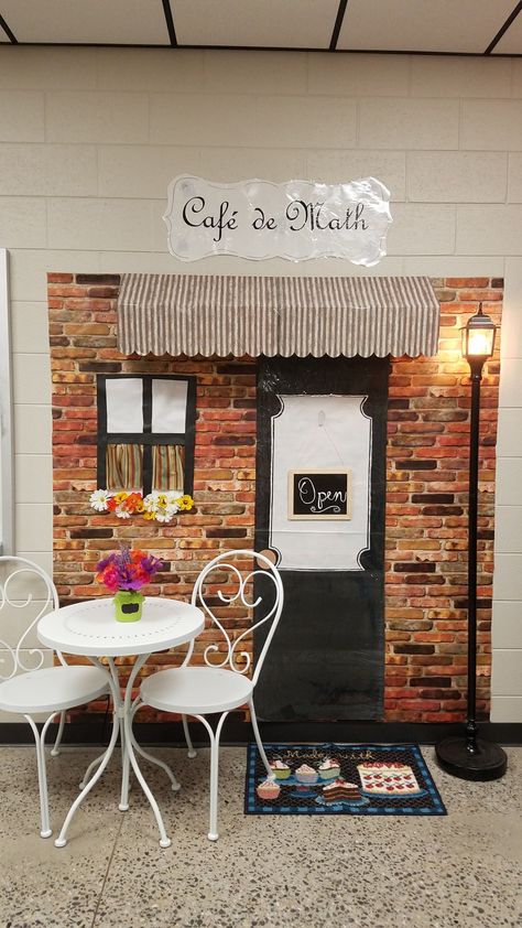 Cafe Themed Party Decorations, French Cafe Home Decor, Cafe Backdrop Ideas, Cafe Themes, Italian Cafe Decor, Cafe Entrance, Diy Cafe Decor, Cafe Theme, Cafe Classroom