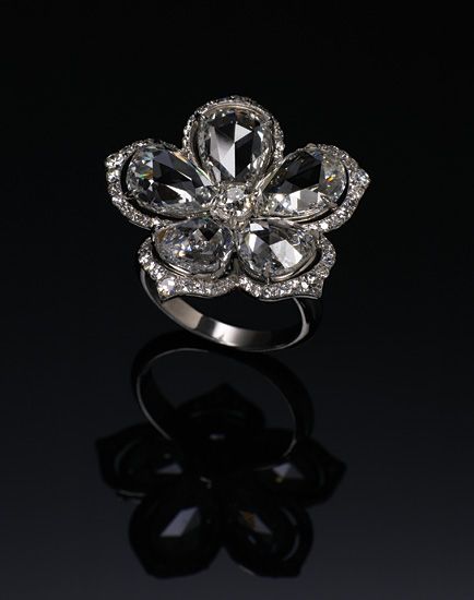 Contemporary Rose Cut Diamond Flower Ring by Nina Runsdorf --- Love! Diamond Flower Earrings, Luxury Rose Cut Diamond Jewelry For Marriage, Rose Cut Diamond Jewellery, Elegant Rose Cut Diamond Flower Jewelry, Diamond Jewellery, Luxury Flower-shaped Jewelry With Rose Cut Diamonds, Luxury Flower-shaped Diamond Ring With Rose Cuts, Luxury Rose Cut Diamond Flower Pendant Jewelry, Diamond Earrings Design