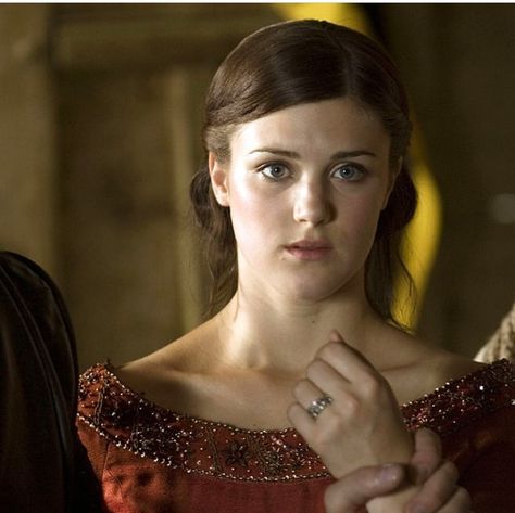 Lucy Griffiths, Robin Hood, Romance, Forest