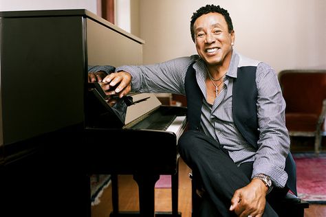 Smokey Robinson, James Taylor Team on ‘Ain’t That Peculiar’ (Exclusive Song Premiere) - Speakeasy - WSJ 19 February, James Taylor, Smokey Robinson, Quiet Storm, R&b Soul, Jessie J, Soul Funk, John Legend, Living Legends