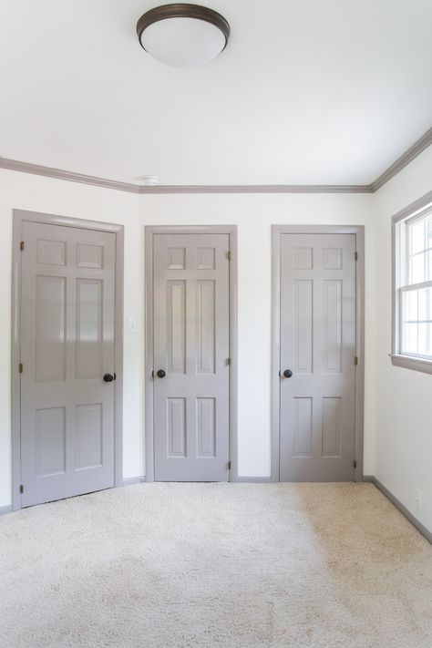 White Walls With Gray Trim And Doors, Gray Window Trim, White Walls Gray Trim, Bedroom Door Color Ideas, Doors Hallway, Grey Interior Doors, Ikea Farmhouse, Beach House Tour, Trim Paint