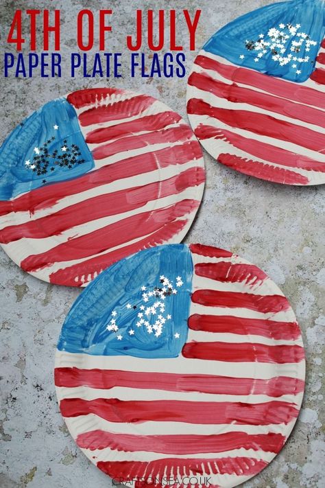 These easy red white and blue paper plate flags are perfect for 4th of July celebrations. A simple American patriotic craft for toddlers or older kids. Easy 4th Of July Crafts, 4th Of July Crafts, American Flag Crafts, Fourth Of July Crafts For Kids, Flag Crafts, 4th July Crafts, Dollar Store Hacks, Patriotic Crafts, Daycare Crafts