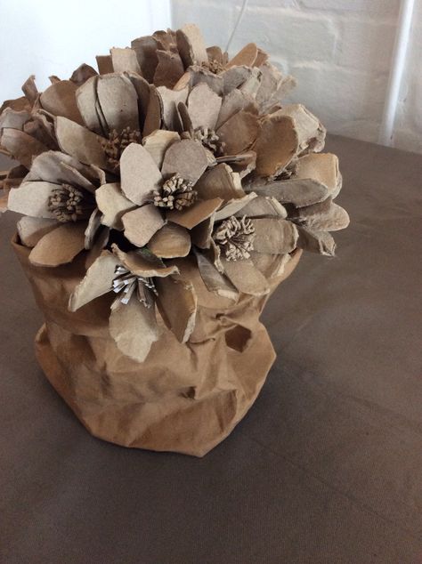 Bouquet of flowers made from egg cartons by Paper Couture Cardboard Flowers Diy, Cardboard Flowers, Cardboard Art Sculpture, Flowers Board, Cardboard Sculpture, Egg Cartons, Food Play, Flower Sculptures, Valentines Flowers