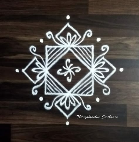 Maavu Kolam Designs, Paint Rangoli, Aipan Design, Small Free Hand Rangoli, Simple Rangoli With Dots, Simple Art Designs, Daily Muggulu, Simple Muggulu, Pattern Design Drawing