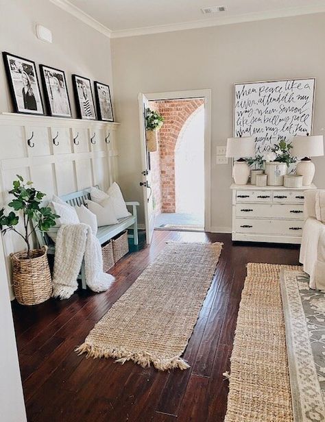 Entry Bench Ideas Small Spaces, Indoor Plants Farmhouse Style, Next To Door Decor, Farmhouse Chic Decor Living Room, Simple Country Decorating Ideas, Double Wide Living Room Ideas Layout, Walk Into Living Room From Front Door, Entryway Living Room Combo, Foyer Closet