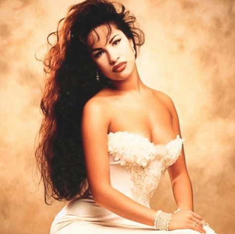 Selena Quintanilla Videos, Selena Quintanilla Outfits, Selena Quintanilla Fashion, Latina Aesthetic, Singer Fashion, Latina Outfits, Selena Q, Tejano Music, Selena Quintanilla Perez