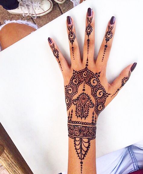 #henna #design Jewish Henna, Egypt Tattoos, Mehndi Tattoos, Hannah Tattoo, Jewish Tattoo, Cool Henna, Henna Mendhi, Henne Tattoo, Wrist Henna