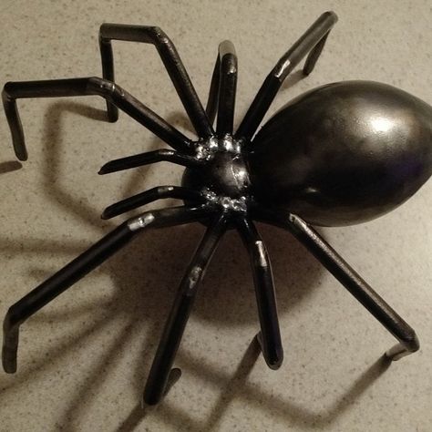 Metal Spider, Metal Welding Art, Magic Table, Welding Art Projects, Spider Art, Diy Science, Horseshoe Art, Metal Yard Art, Spider Webs