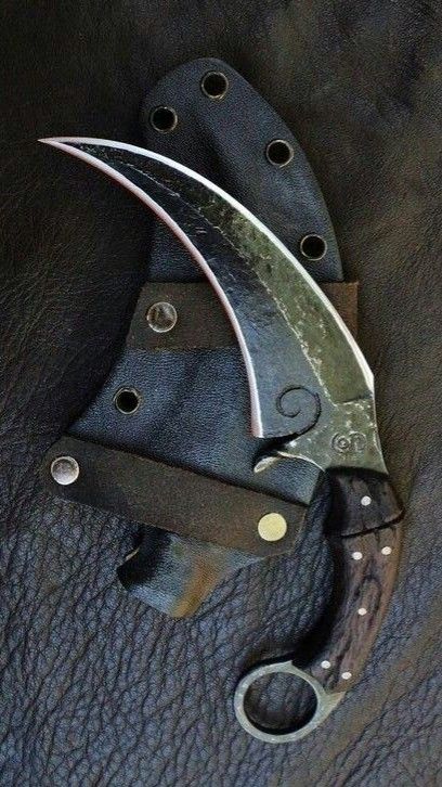 Knife Patterns, Pretty Knives, Karambit Knife, Cool Swords, Cool Knives, Knife Making, Axes, Tactical Gear, Blacksmithing