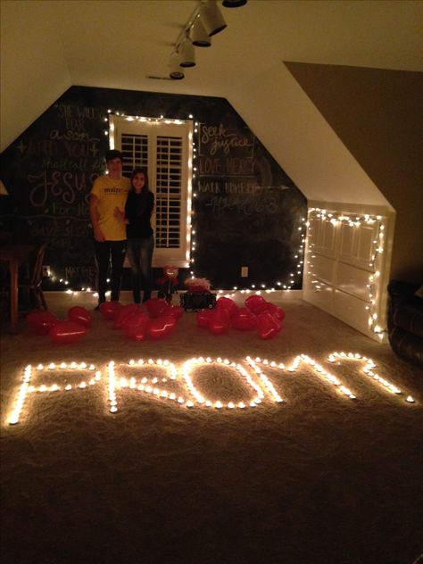 Promposal to my girlfriend! Nots are inside of the heart shaped balloons! Creative Prom Proposal Ideas, Prom Invites, Cute Promposals, Country Prom, Promposal Ideas, Funny Prom, Heart Shaped Balloons, Prom Posters, Cute Homecoming Proposals