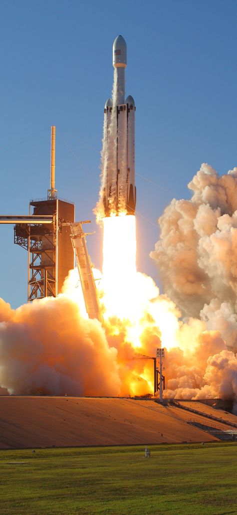 Falcon Heavy Wallpaper, Space X Rocket, Engineering Wallpaper, Elon Musk Spacex, Spacex Rocket, Falcon Heavy, Space X, Space Stuff, Bike Pic