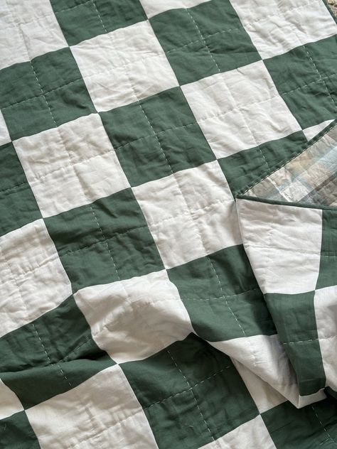 How to make: A Checkered Squares Quilt — Joz Makes Quilts Gingham Quilts Ideas, Throw Blanket Quilt, Checkerboard Quilt Pattern Free, Checker Quilt Pattern, Checkerboard Quilt Pattern, Checker Board Pattern, Checkered Quilt Pattern, Simple Quilt Patterns For Beginners, Checker Quilt