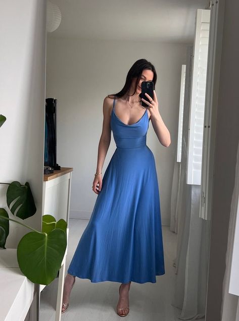 Wedding guests dress ideas Gorgeous Maxi Dresses, Drape Maxi Dress, Marine Uniform, Reversible Dress, Mode Inspo, Looks Chic, Fancy Dresses, Outfits Casuales, Elegant Dress