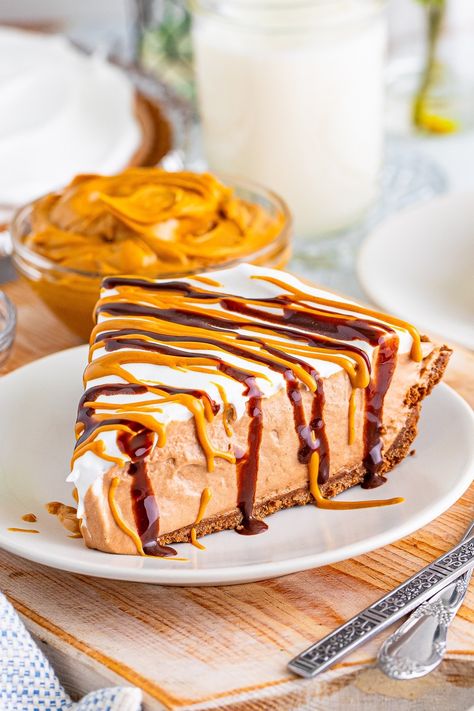 Peanut Butter Chocolate Instant Pudding Pie (No Bake) Chocolate Pudding Peanut Butter Pie, Peanut Butter Chocolate Instant Pudding Pie, Peanut Butter No Bake Pie, Peanut Butter Pudding Pie, No Bake Pudding Pie, Pudding Pie, Pudding Pie Recipes, Easy Chocolate Pie, Chocolate Pie Crust